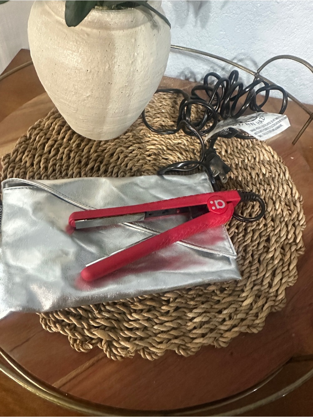 Amika Mini Hair Straightener with Carrier Pouch